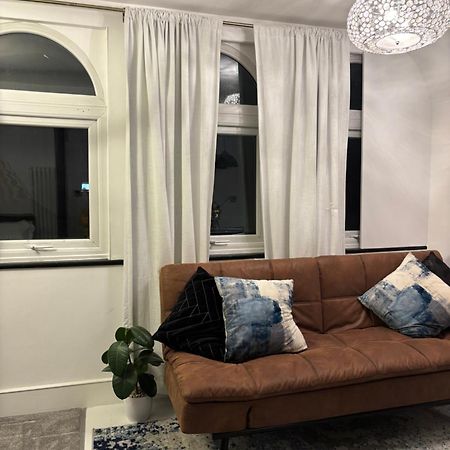 Newly Renovated Modern Studio Apartment In West Kensington London Bagian luar foto