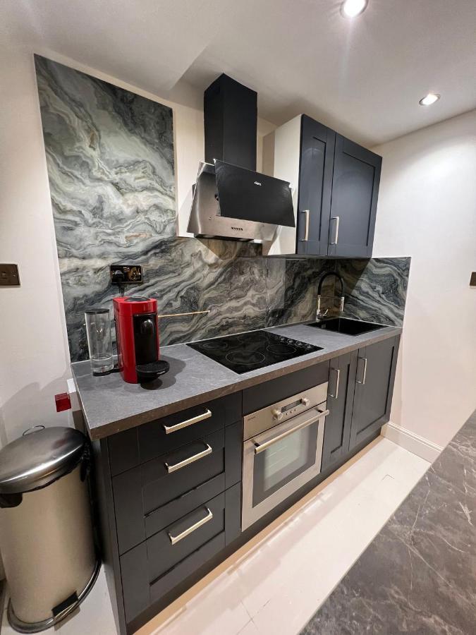 Newly Renovated Modern Studio Apartment In West Kensington London Bagian luar foto