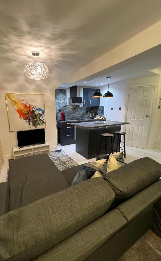 Newly Renovated Modern Studio Apartment In West Kensington London Bagian luar foto