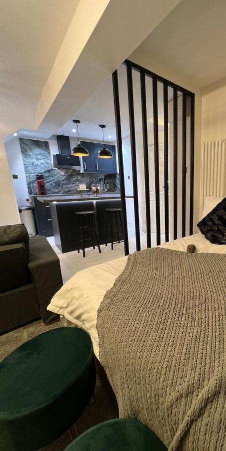 Newly Renovated Modern Studio Apartment In West Kensington London Bagian luar foto