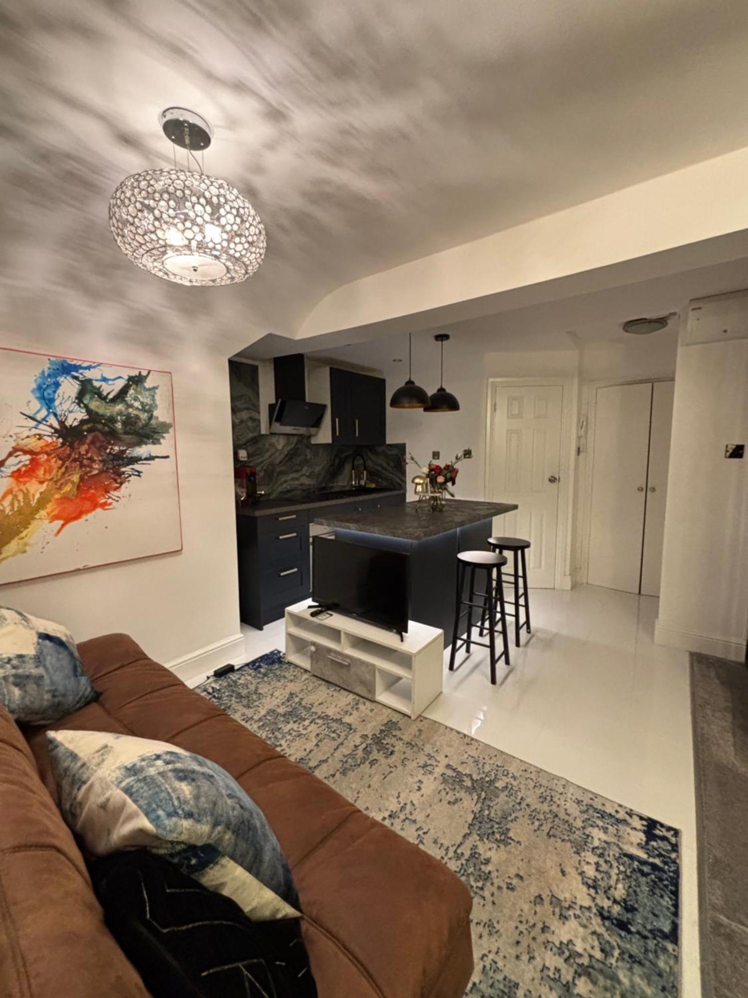 Newly Renovated Modern Studio Apartment In West Kensington London Bagian luar foto