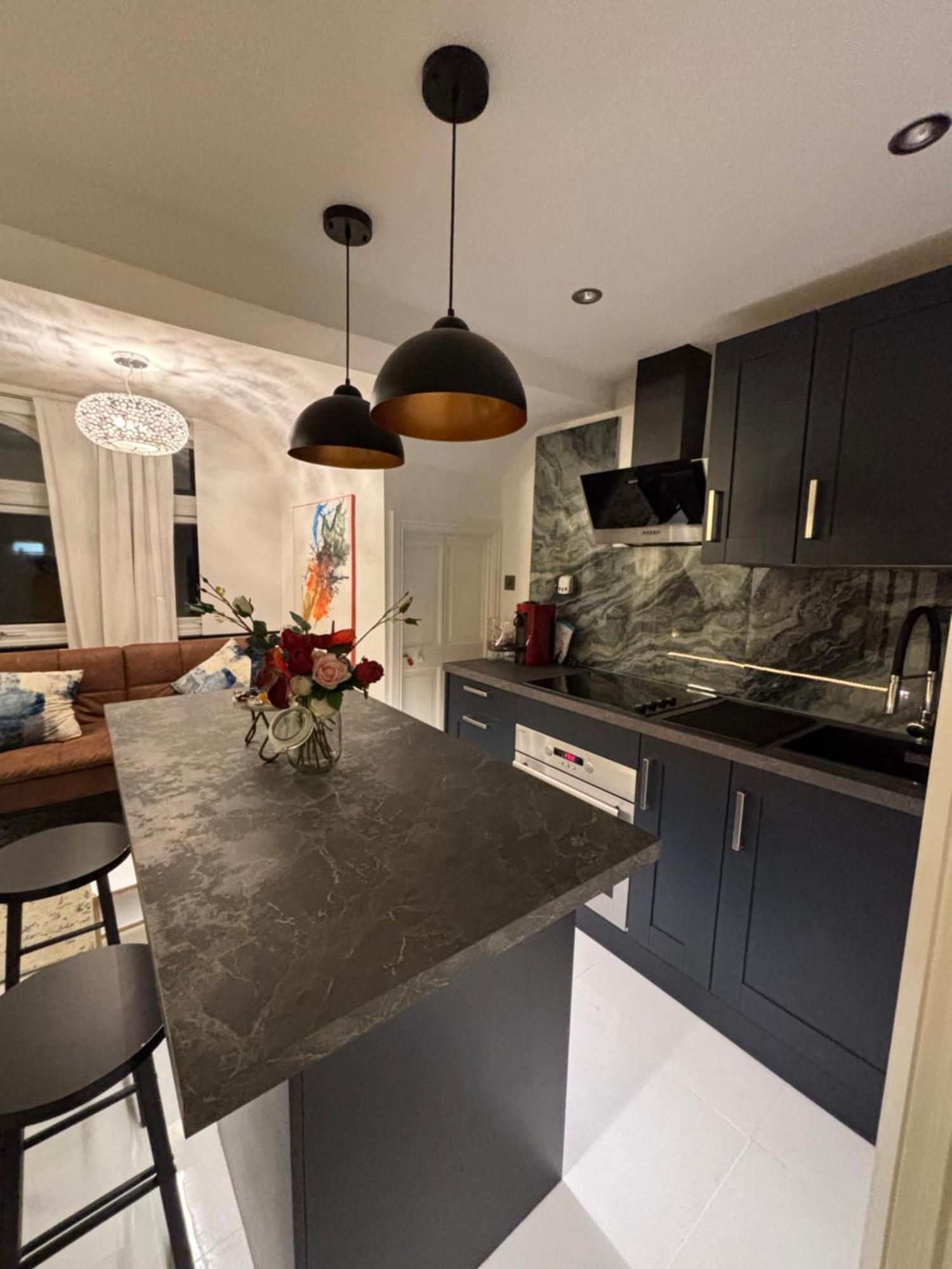 Newly Renovated Modern Studio Apartment In West Kensington London Bagian luar foto