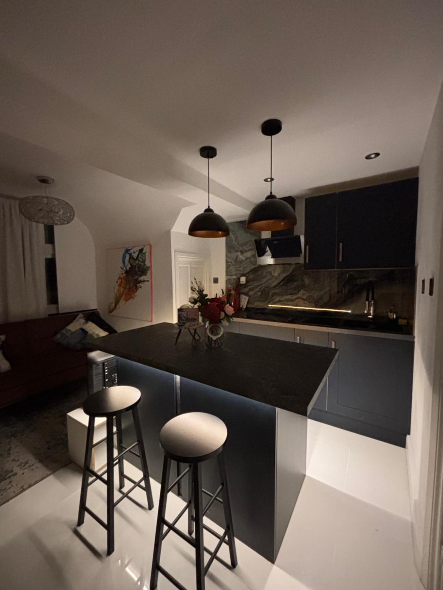 Newly Renovated Modern Studio Apartment In West Kensington London Bagian luar foto