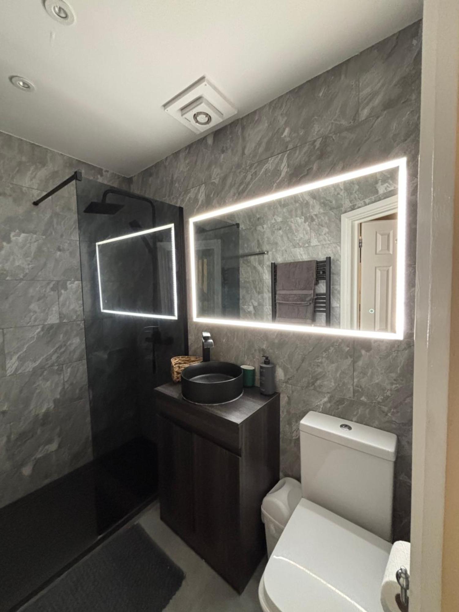 Newly Renovated Modern Studio Apartment In West Kensington London Bagian luar foto