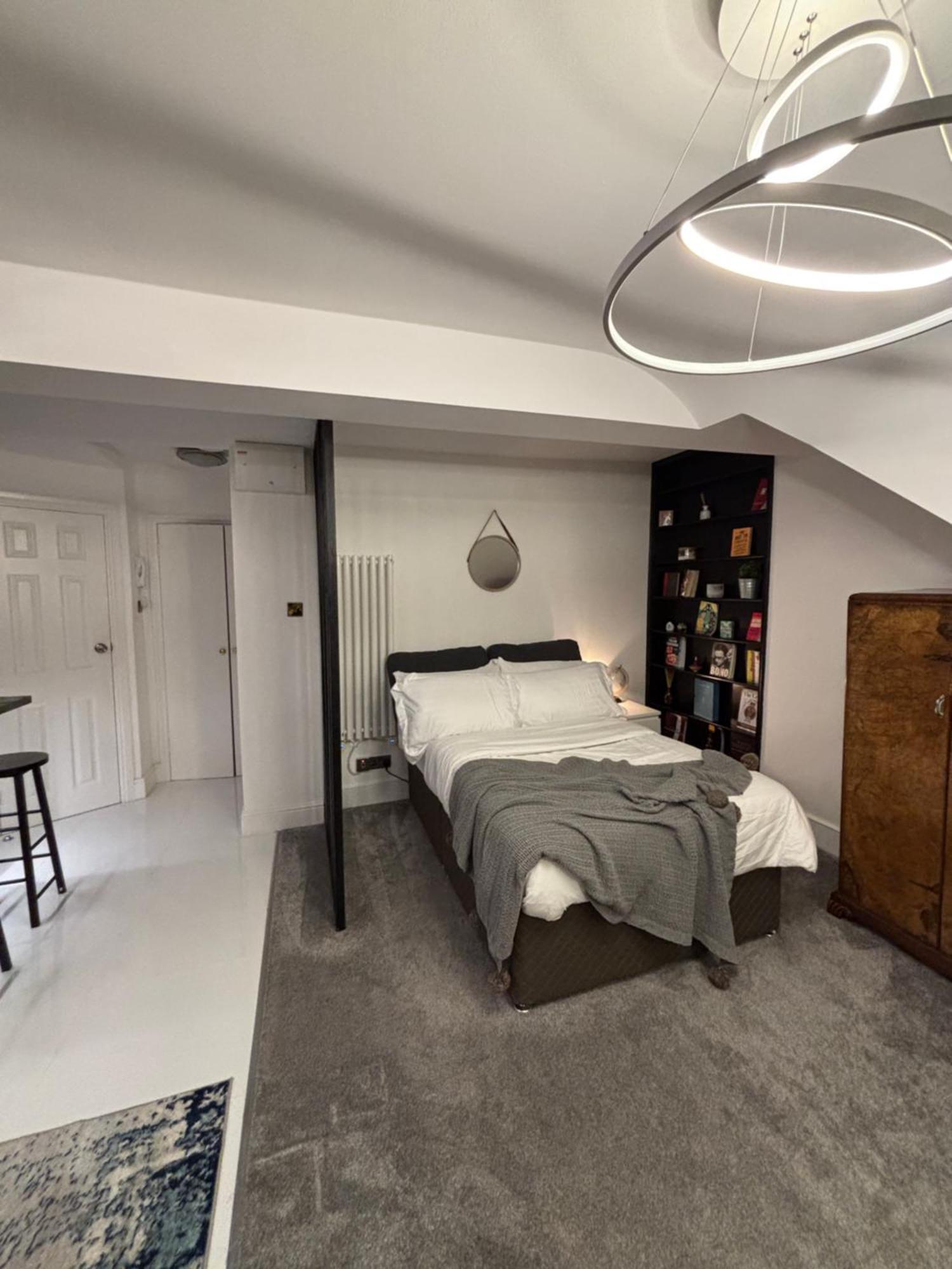 Newly Renovated Modern Studio Apartment In West Kensington London Bagian luar foto